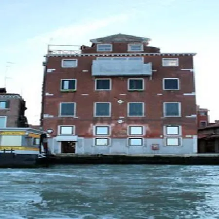Vecellio On The Lagoon 3* البندقية