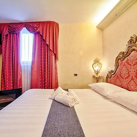 Vecellio On The Lagoon فندق البندقية