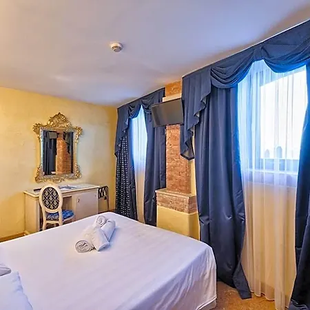 فندق Vecellio On The Lagoon 3*